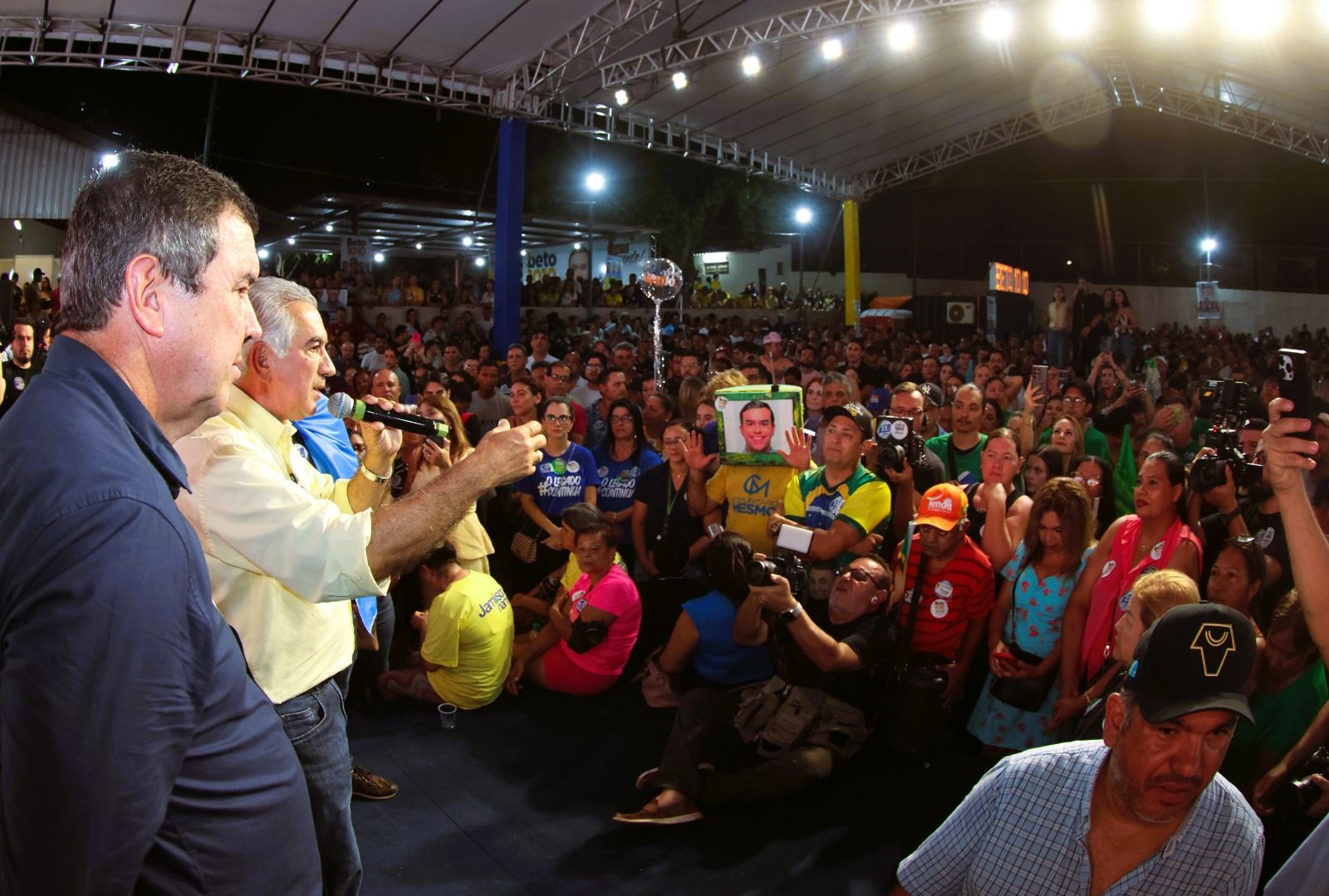 Reinaldo fecha agosto com atos que reúnem cerca de 8 mil pessoas em Campo Grande
