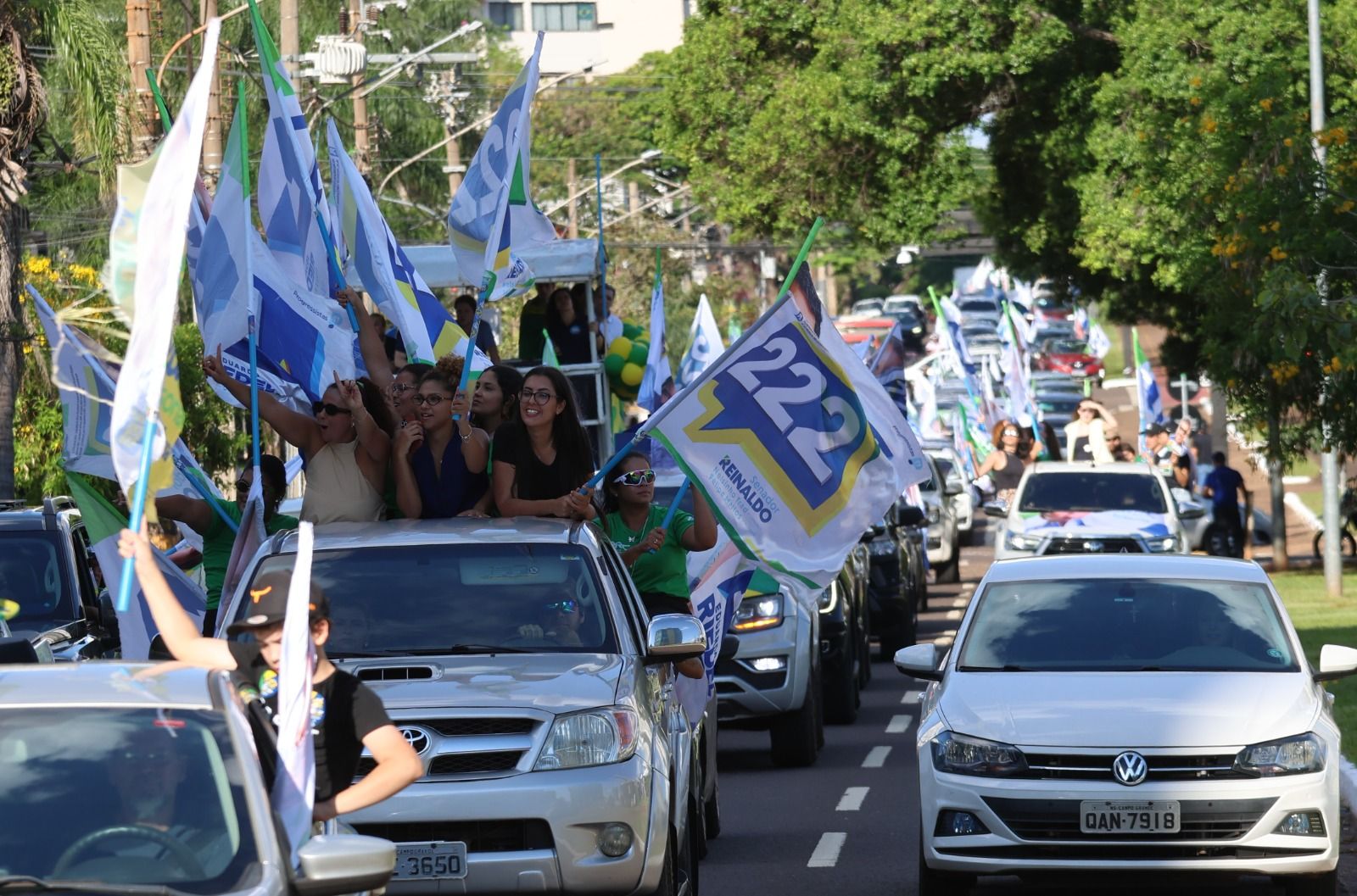 Reinaldo encerra campanha com grandes carreatas em Maracaju e Campo Grande
