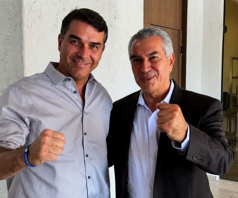 Flávio Bolsonaro se encontra com Reinaldo e elogia força das alianças do PL-MS
