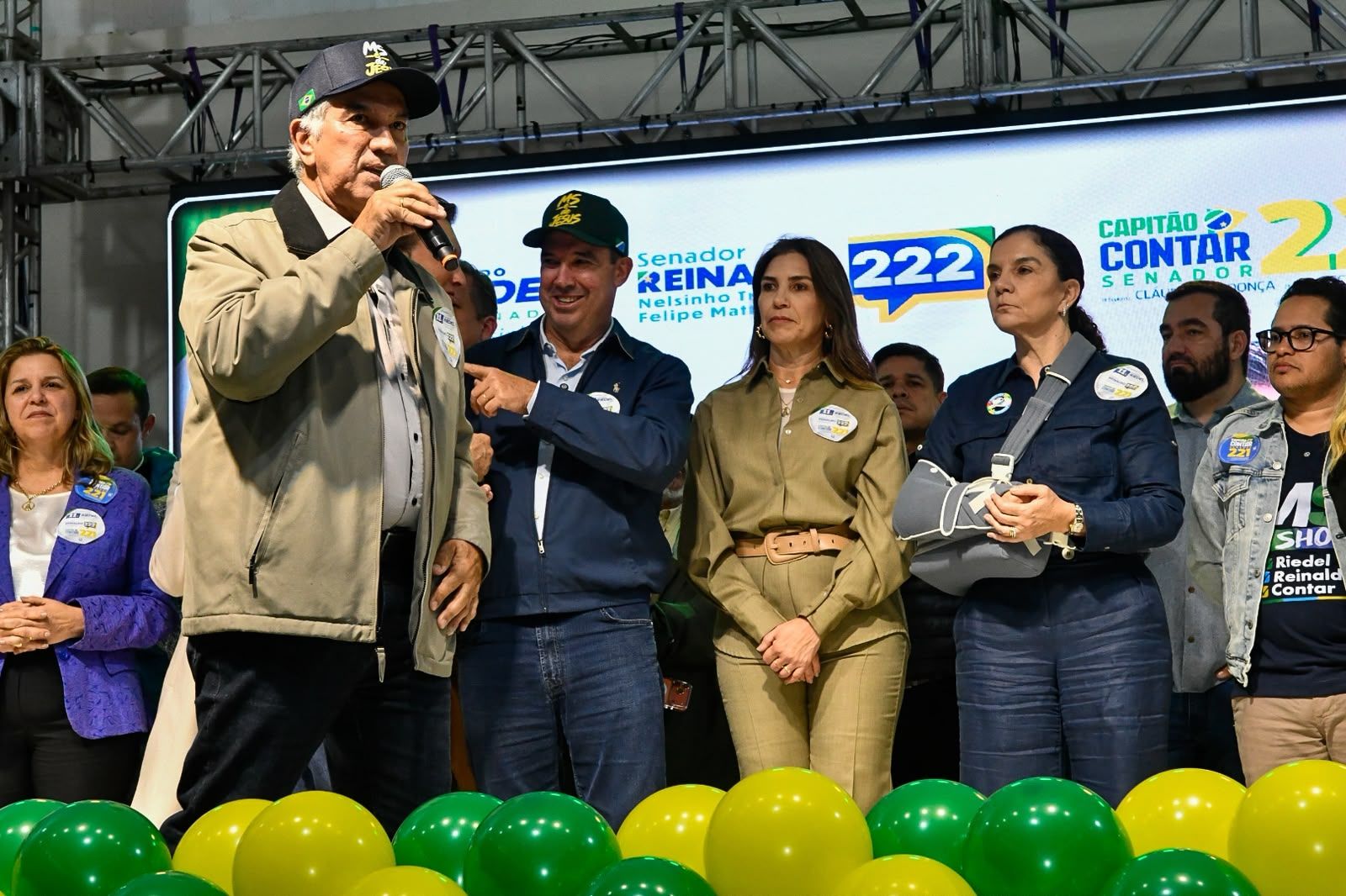 Reinaldo assina 22 compromissos em evento com 1,7 mil cristãos em Campo Grande
