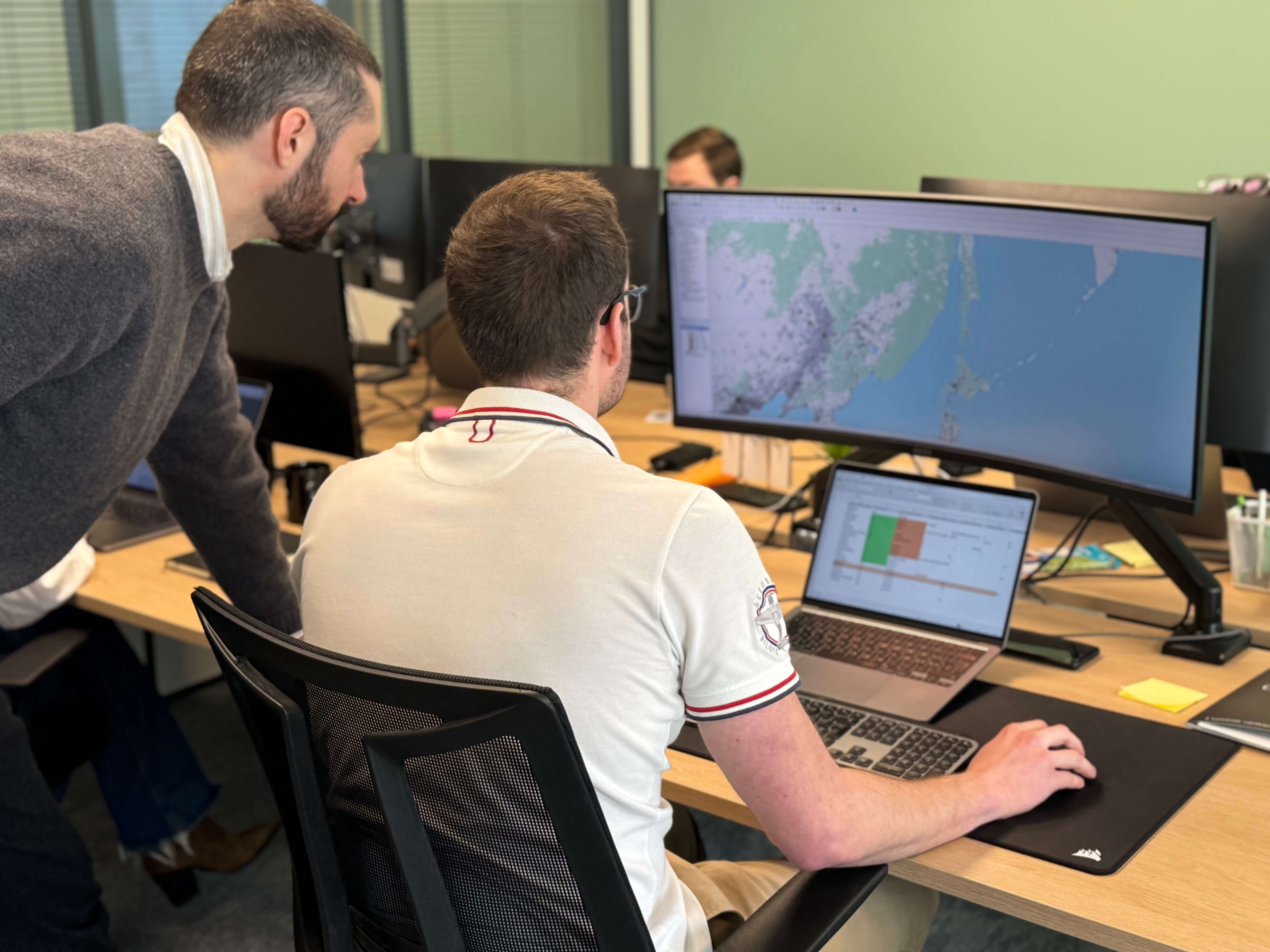 Femme effectutant une présentation au travail