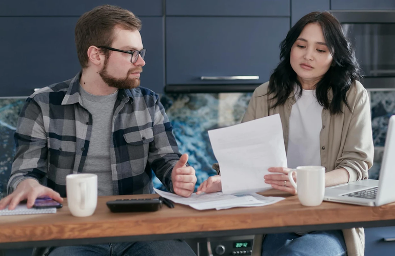 Line of Credit vs. Credit Card: What's the Real Difference?