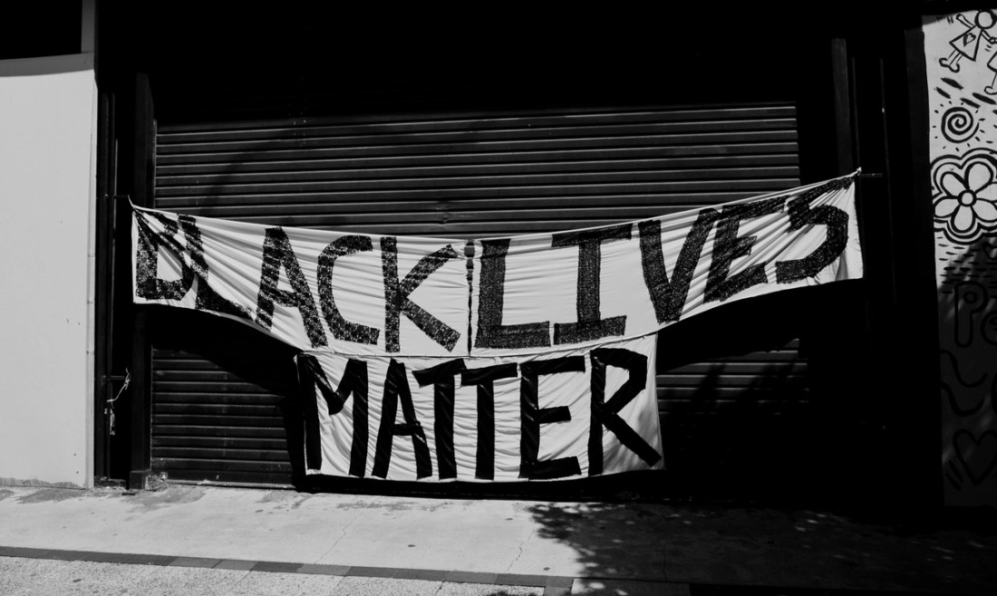 Black Lives Matters sign on storefront 