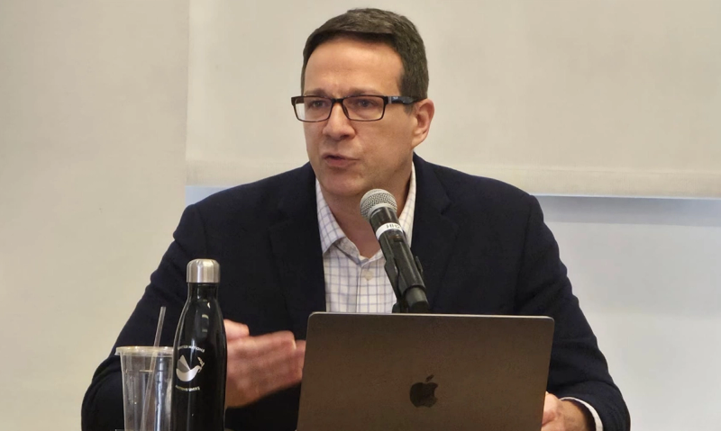 Professor Daniel Naujoks delivering lecture