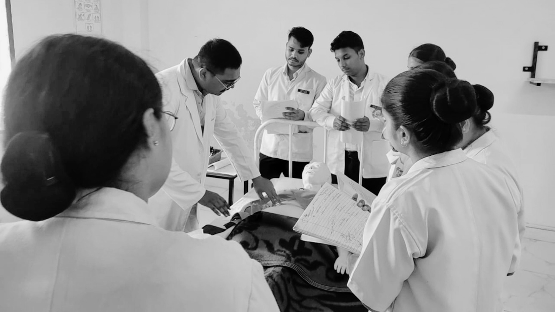 medical students watch a doctor examine a patient.