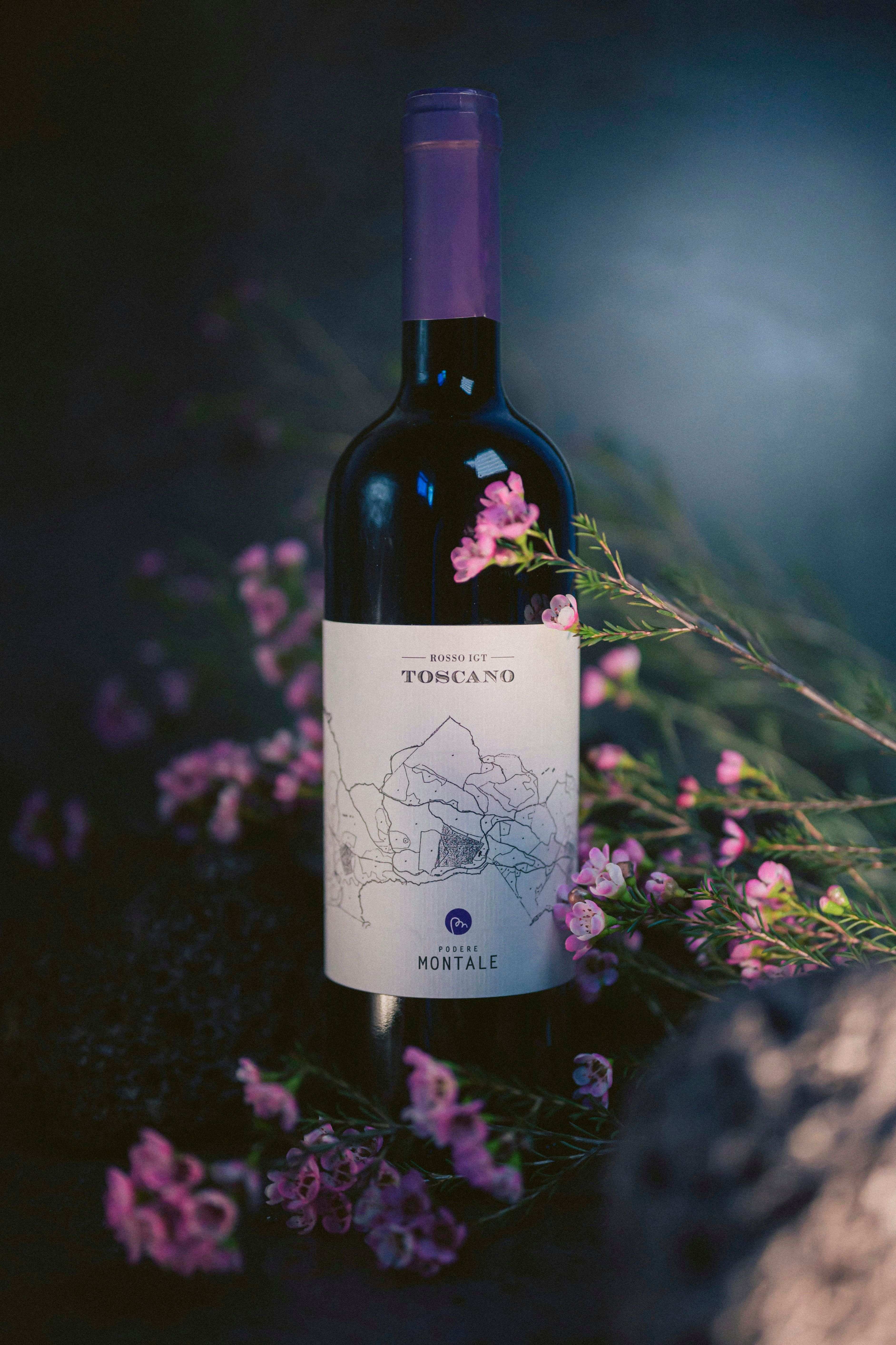 Bottiglia di Vino Nobile rosso toscano