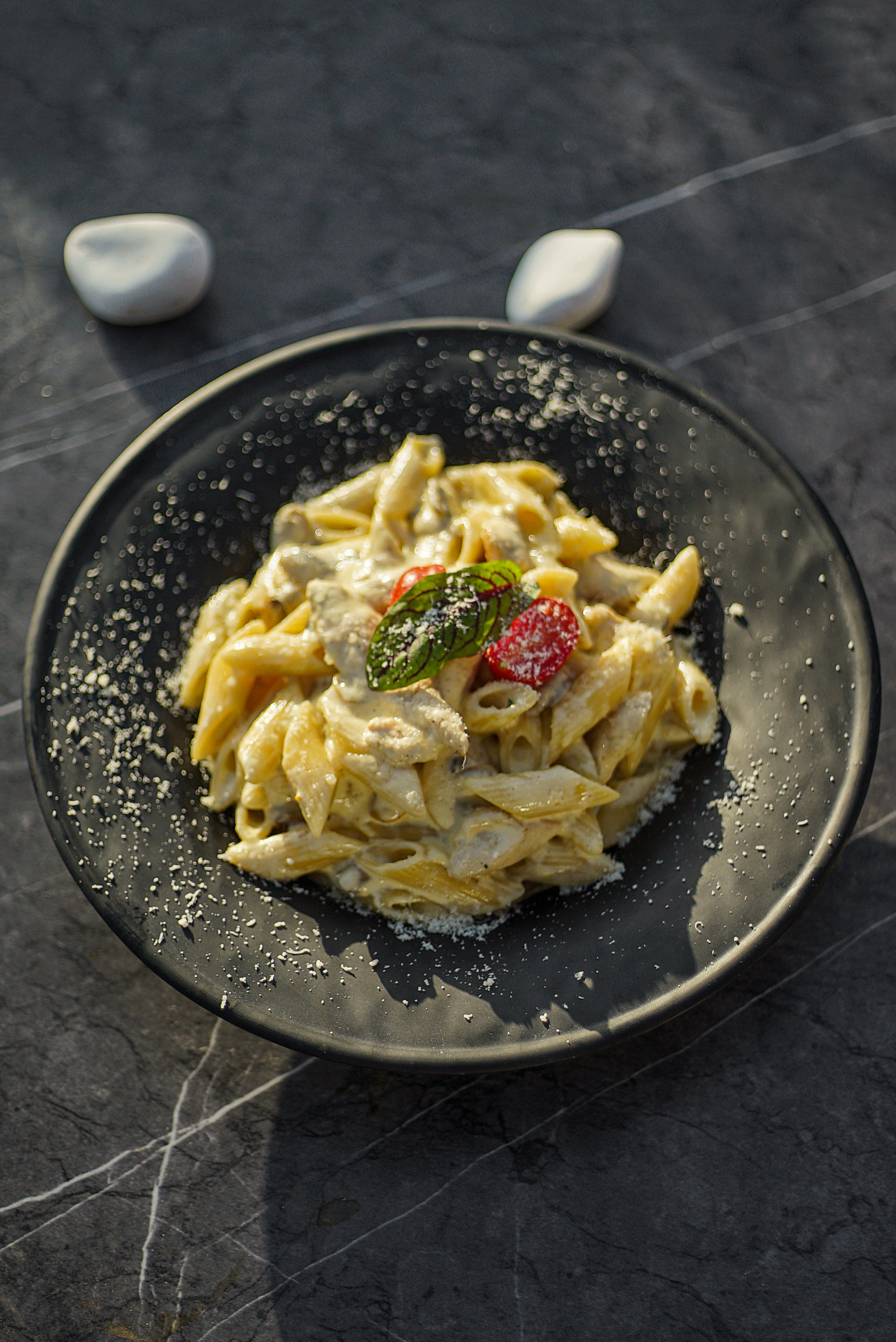 Piatto di pasta italiana fotografato professionalmente