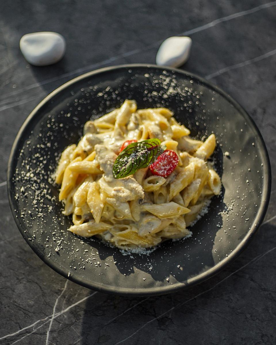 Piatto di pasta italiana fotografato professionalmente