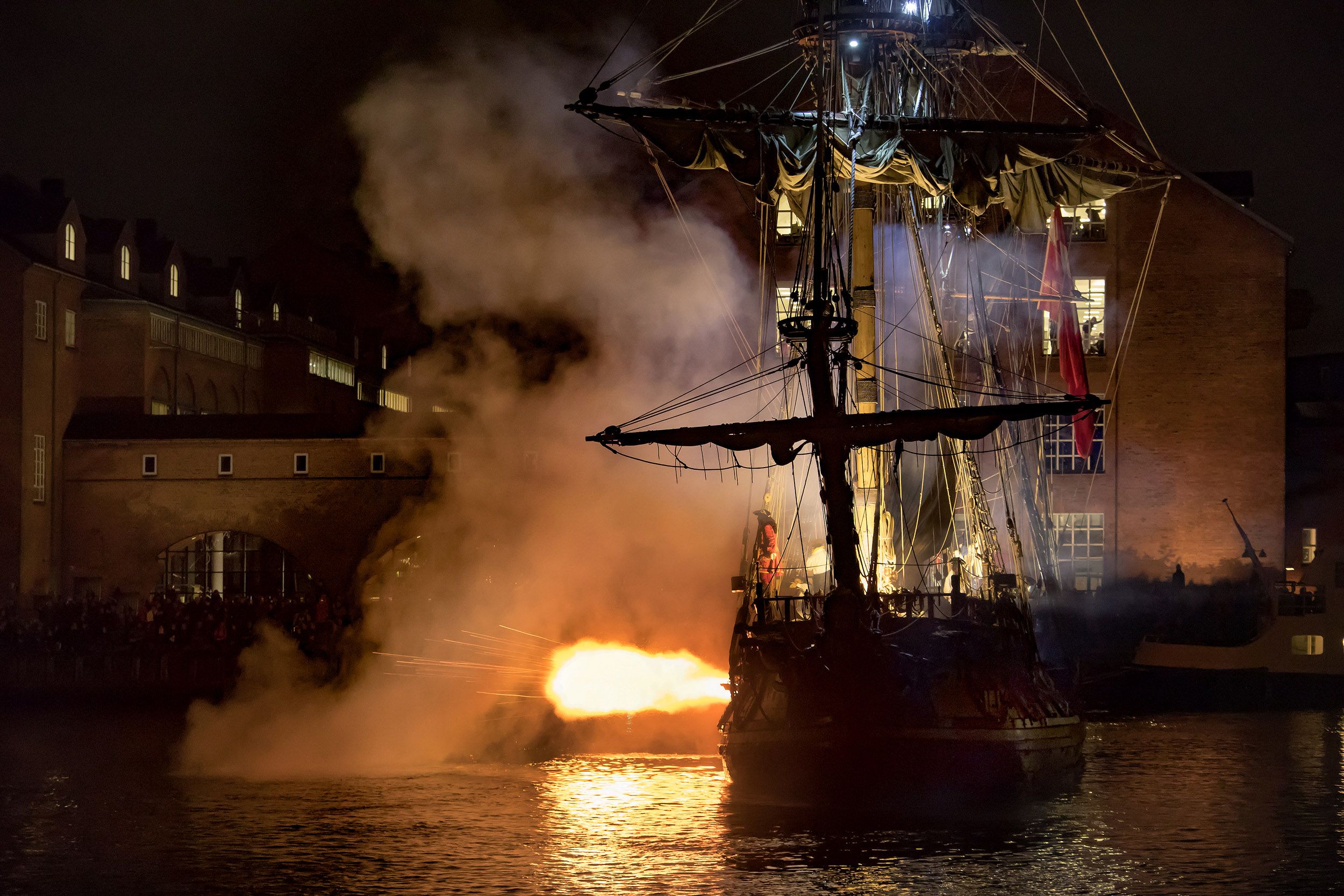 Bibliotekshaven fra oprindeligt flådehavn for kongens krigsskibe men blev hurtigt for lille, da skibene voksede i størrelse og antal, og flåden flyttede til Holmen.