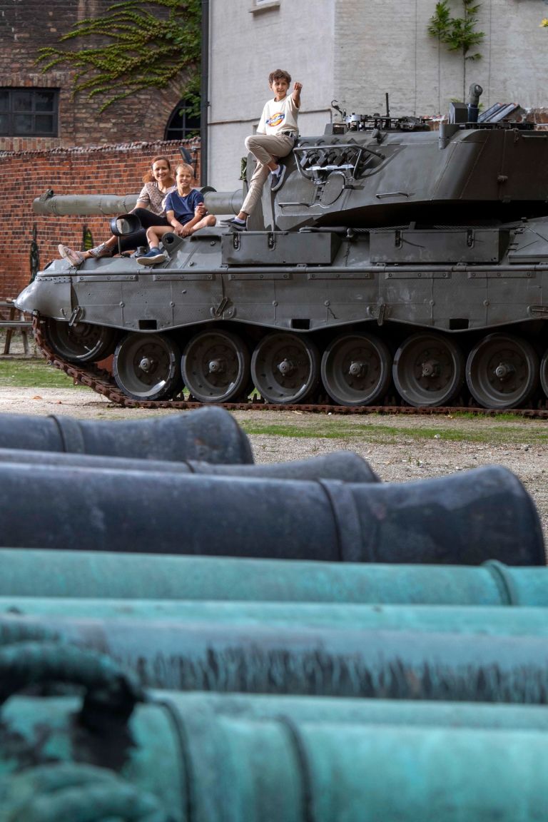 Leopard-kampvogne har været udsendt for Danmark flere gange, og en af dem står i gården på Krigsmuseet