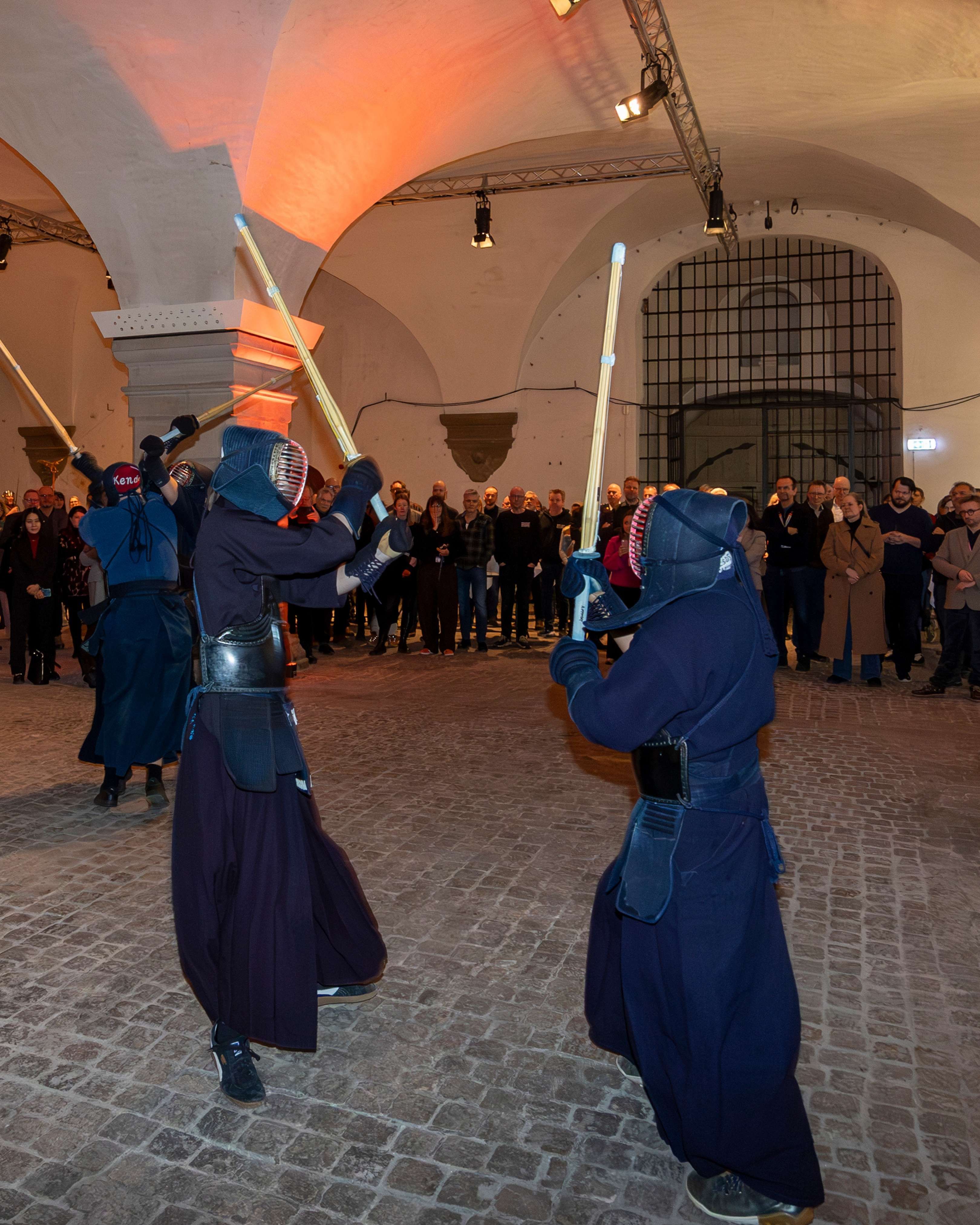 Kendo-krigere kæmper i Kanonhallen