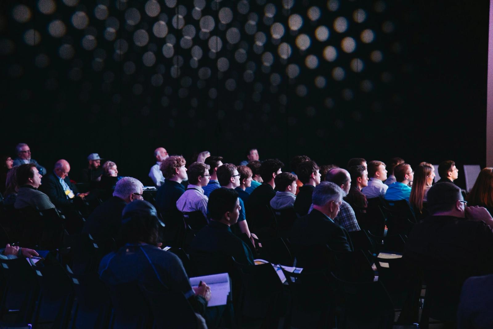Publikum bei einer Konferenz