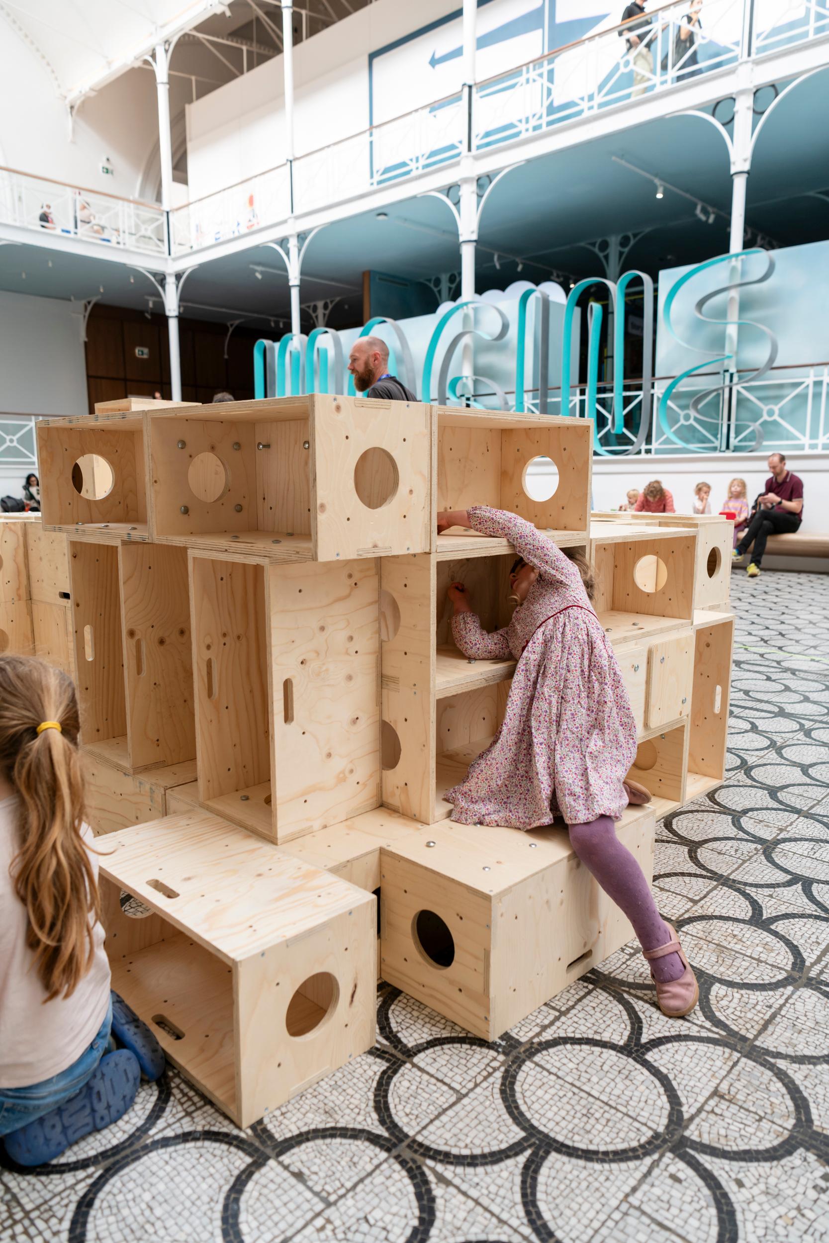 Young V&A “Learn to Build”