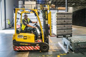 Cross-Docking Explained: Faster Shipping, Lower Costs