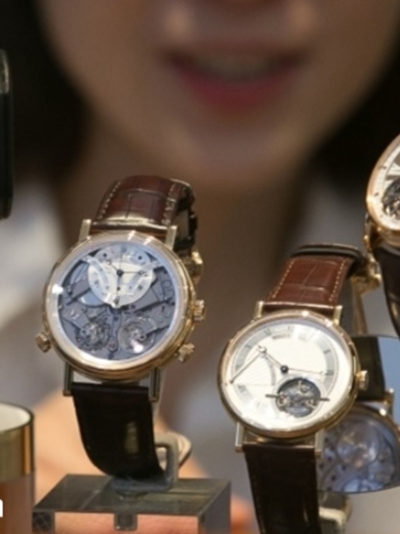 Major Players Eye the Pre-owned Luxury Watch Market