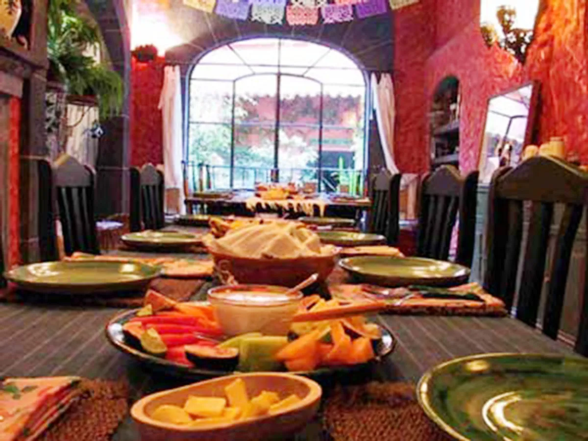 Dinner table on Frida tour