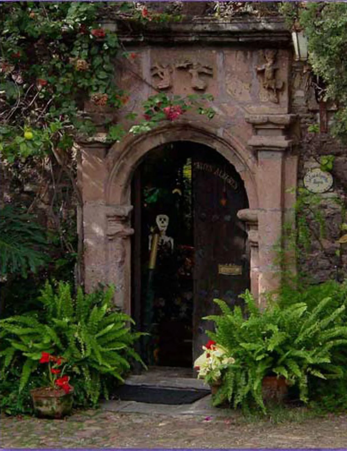 THE CASA DE ESPIRITUS ALLEGRES