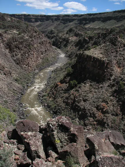 We take a scenic drive 35 miles north of Taos to visit the Wild Rivers recreation area. Here there are excellent viewing points 800 feet above the river to paint this ribbon of life.
