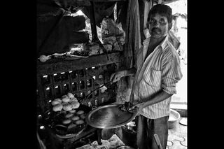 vada pav seller