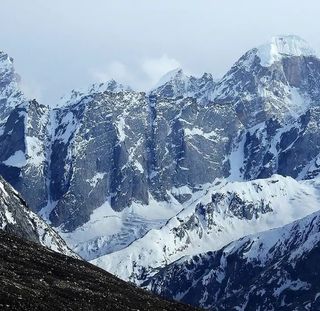 snow cover declining in the himalayas affecting river flows