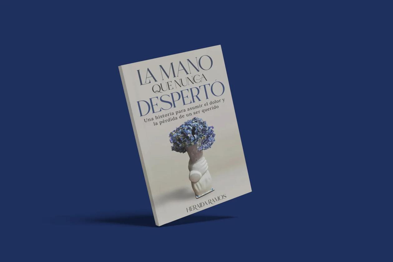 La mano que nunca despertó - mockup