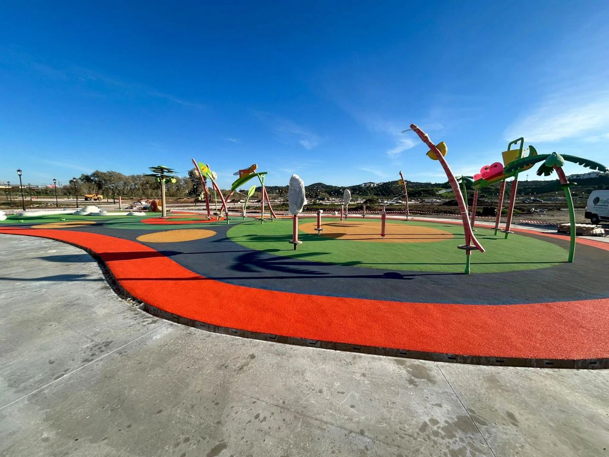 Vibrant Splash Park In Mijas - Image 4