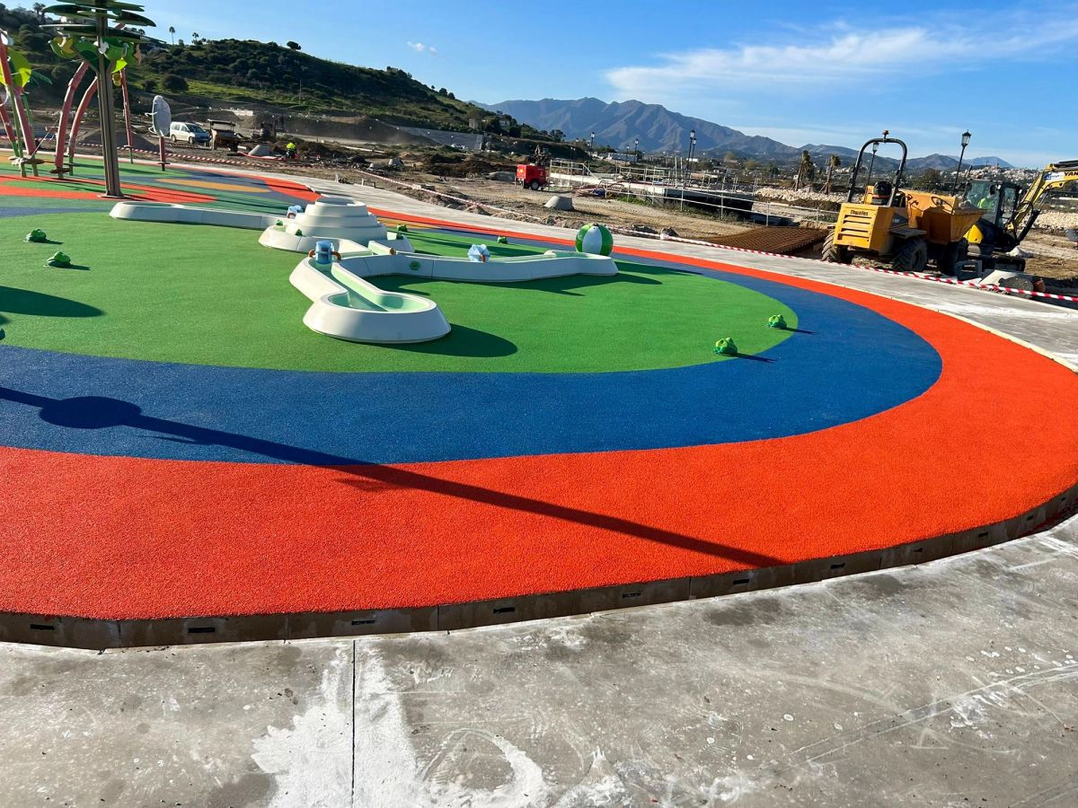 Vibrant Splash Park In Mijas - Image 3