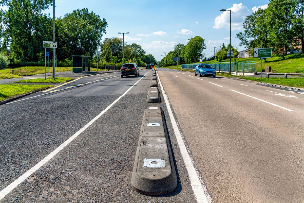 Stop vehicles dangerously cutting across lanes