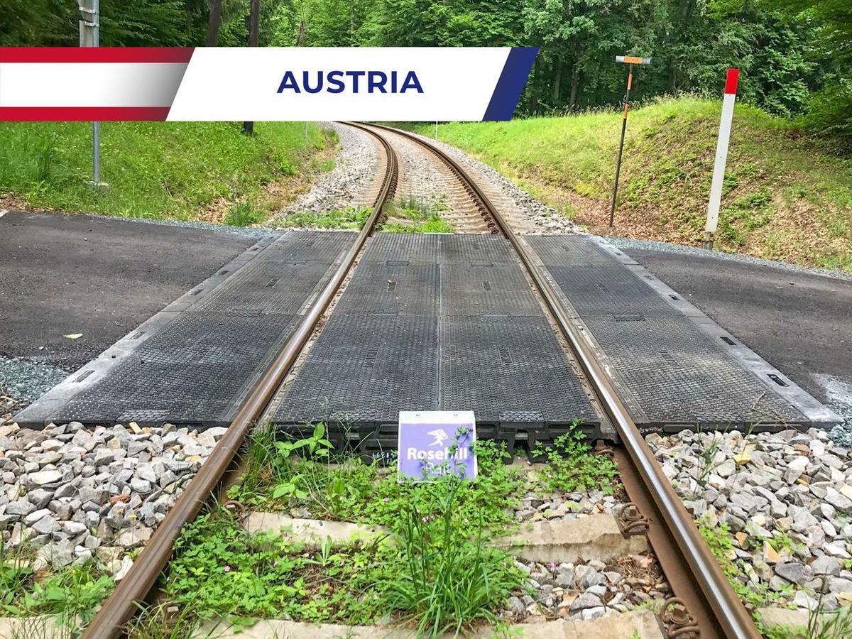 ÖBB installs Baseplate level crossing in Austria