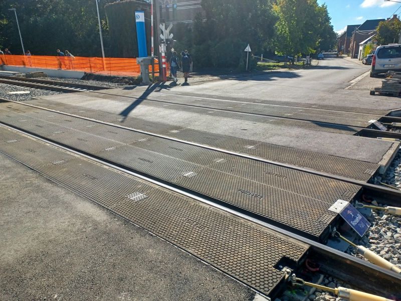 Modern rubber level crossing solutions