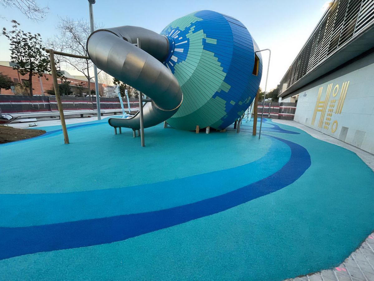 Earth-Themed Play Space Located Outside Vall D'Hebron Children's Hospital - Image 2 - Image 2