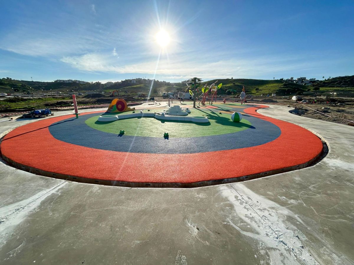 Vibrant Splash Park In Mijas - Image 2