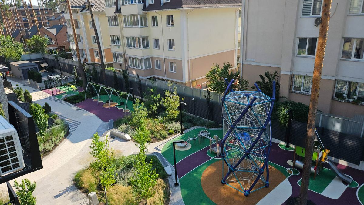 Multi-Zone Residential Playground, Kyiv - Image 1