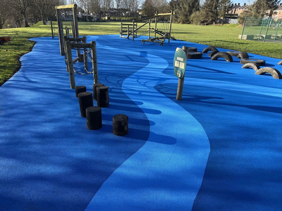Blue primary school playground - Image 2