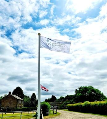 Classic fibreglass flag pole Thumbnail 4
