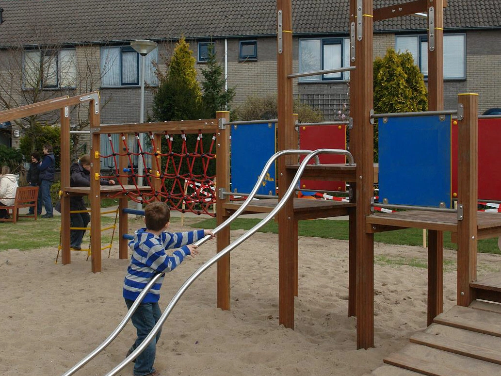 Sliding Poles Thumbnail 1