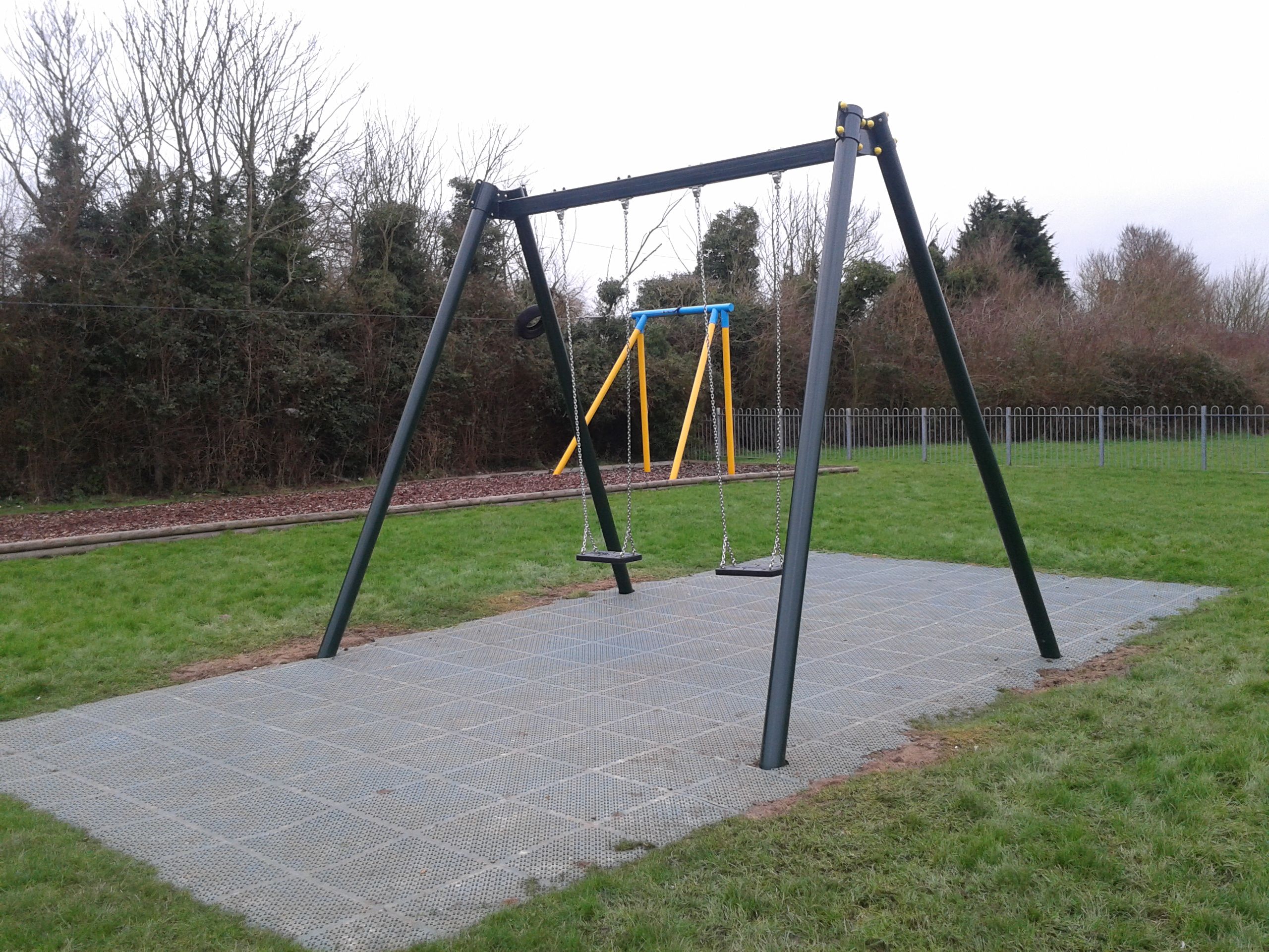 Junior Flat-Seat Swing Thumbnail 3