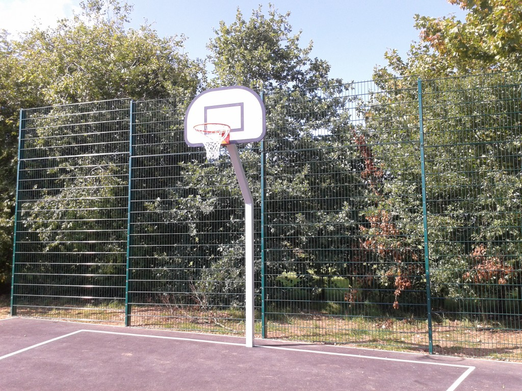 Single panel MUGA's Thumbnail 2