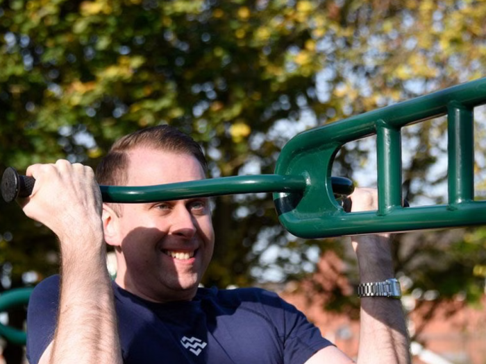 Outdoor Double Pull Up Bar Thumbnail 3