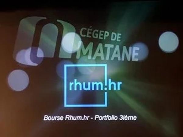 rhum remet une bourse d'études à Pauline Cadenet