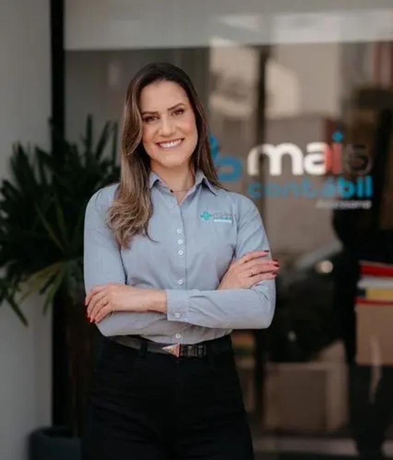 Profissional da Mais Contábil no escritório