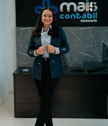 Profissional da Mais Contábil no escritório