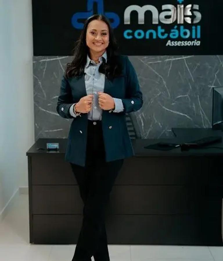 Profissional da Mais Contábil no escritório