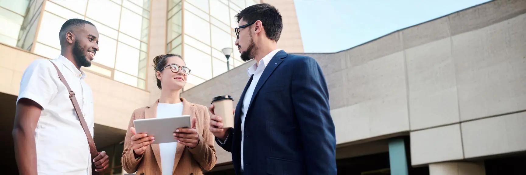 Profissionais da contabilidade fazendo networking