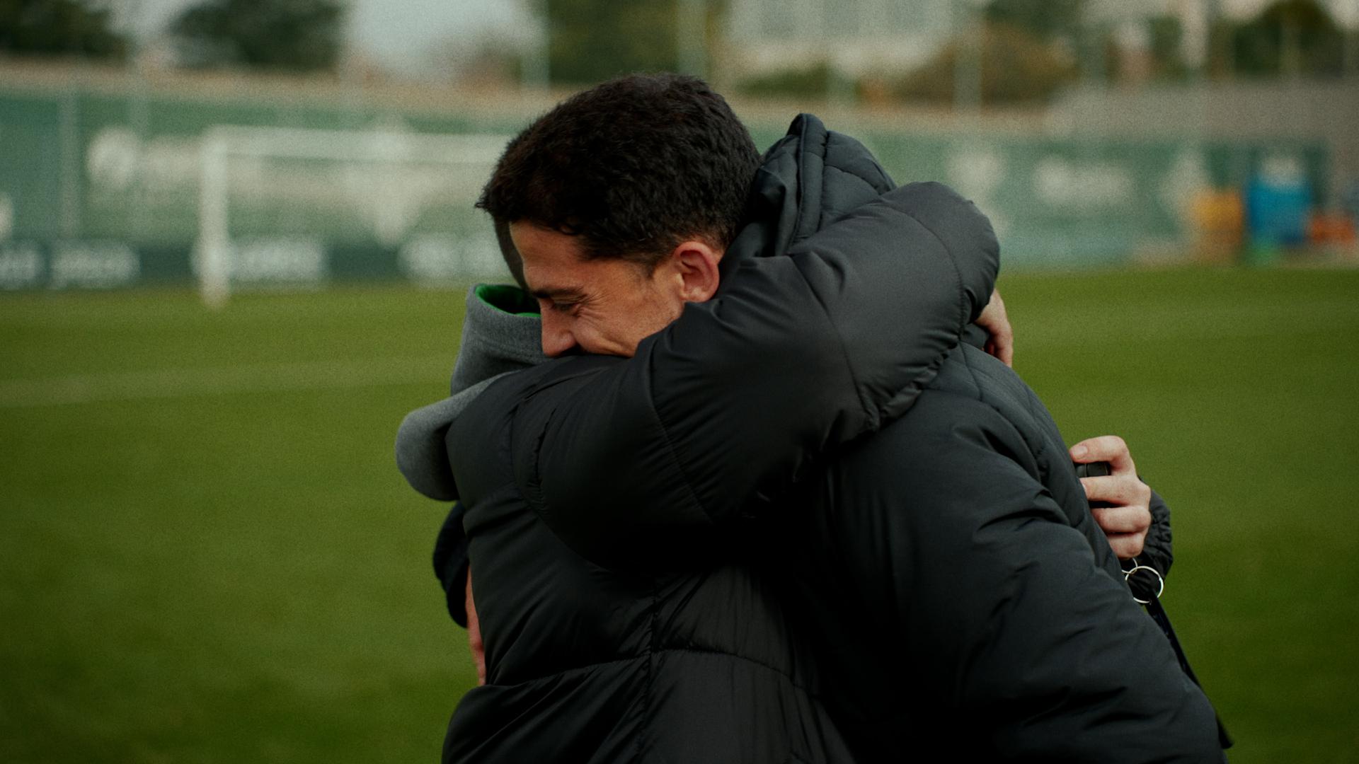 La sorpresa del Real Betis, Pablo Fornals y REVEL a un aficionado bético damnificado por la DANA La sorpresa del Real Betis, Pablo Fornals y REVEL a un aficionado bético damnificado por la DANA