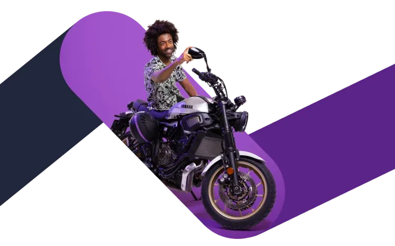 motociclista in sella alla propria moto, pronto a partire grazie alla sua assicurazione moto