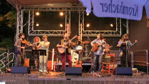 Title image for an event called '$8 Musiker mit dem Band Tabaré y La tribu & Manzanar '