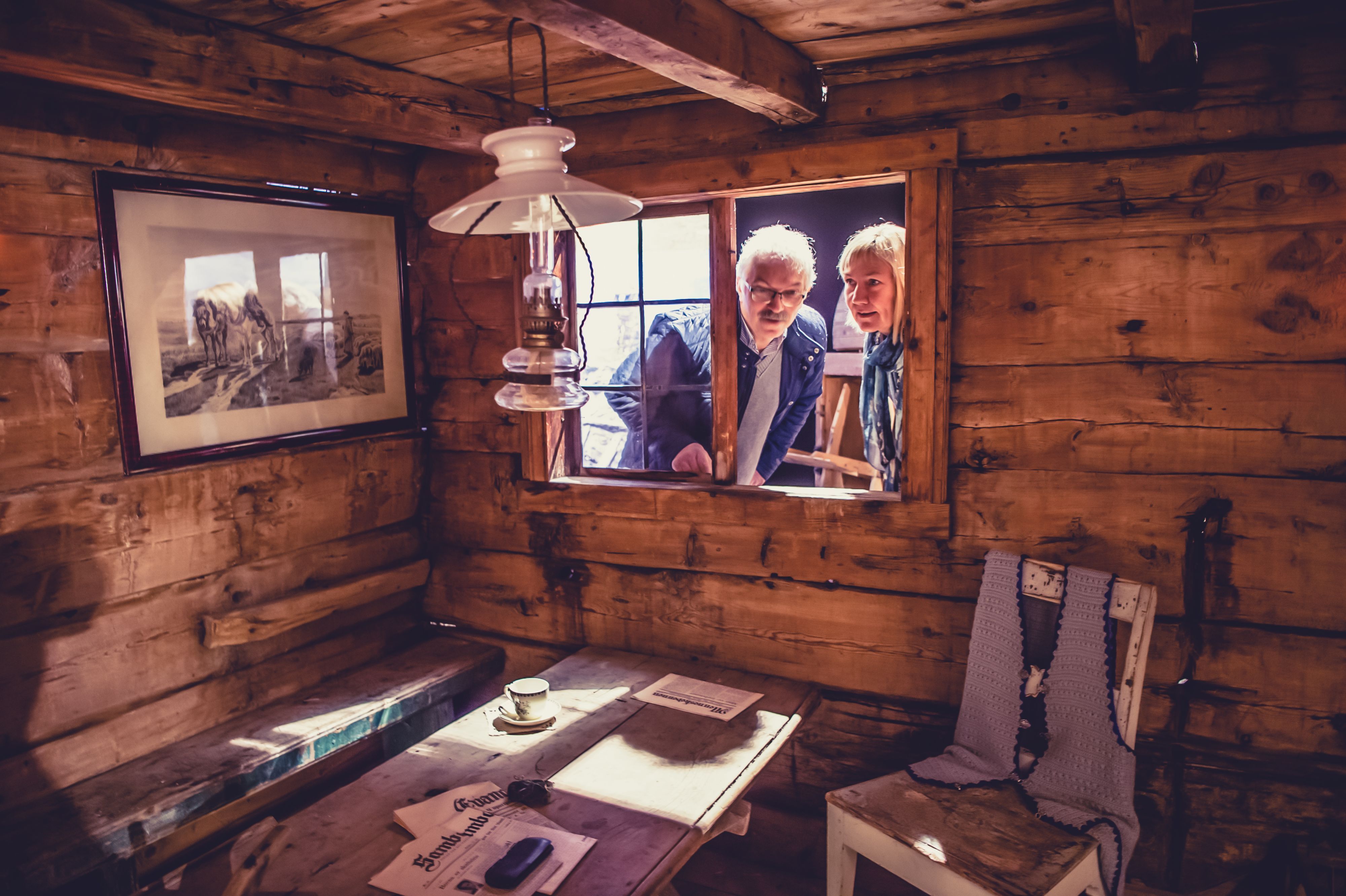 geiranger-traditional-wooden-cabin-interior-visitors-exhibition