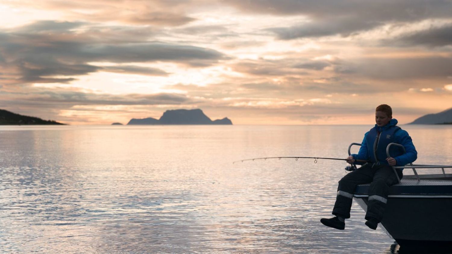 Angeln unter der Mitternachtssonne in Nordnorwegen