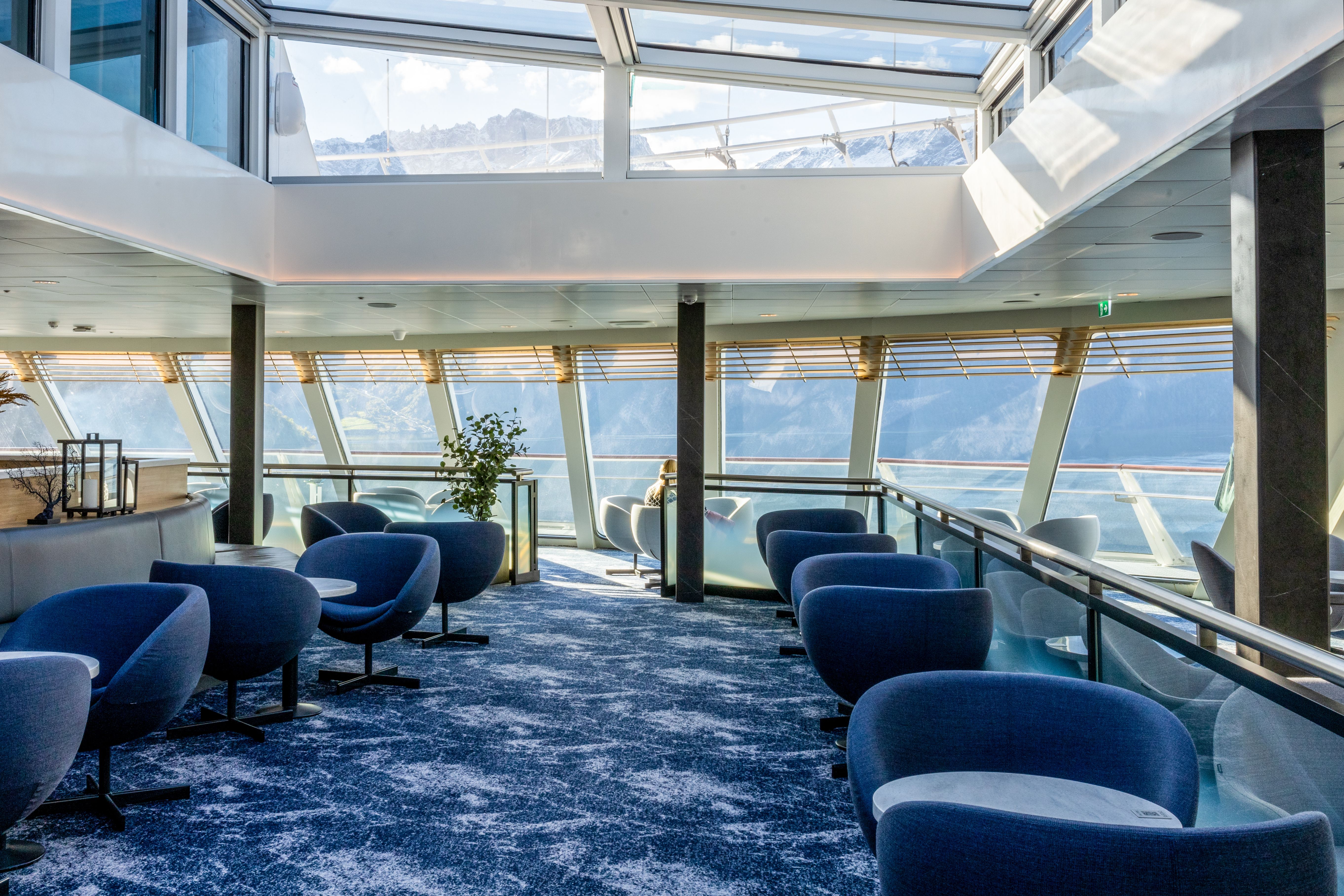 Innendetails der bordeigenen Beobachtungslounge
